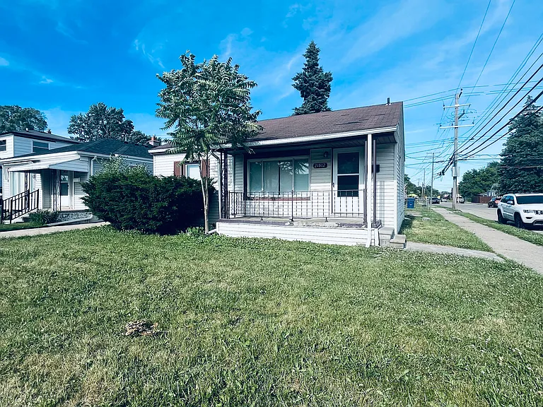 24802 Lambrecht Ave — Photo 2