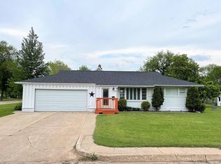 178 7th Ave N, Carrington, ND 58421