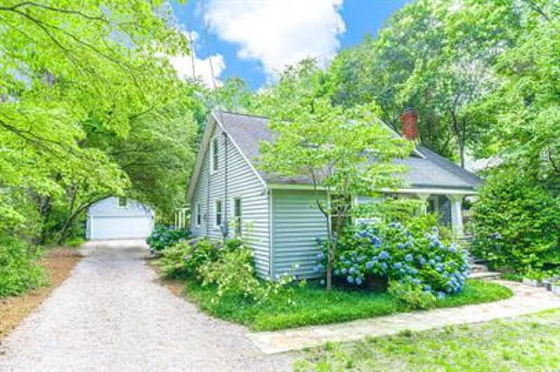 3 bed, 2.0 bath, 1620 sqft, $2,250 — Photo 2