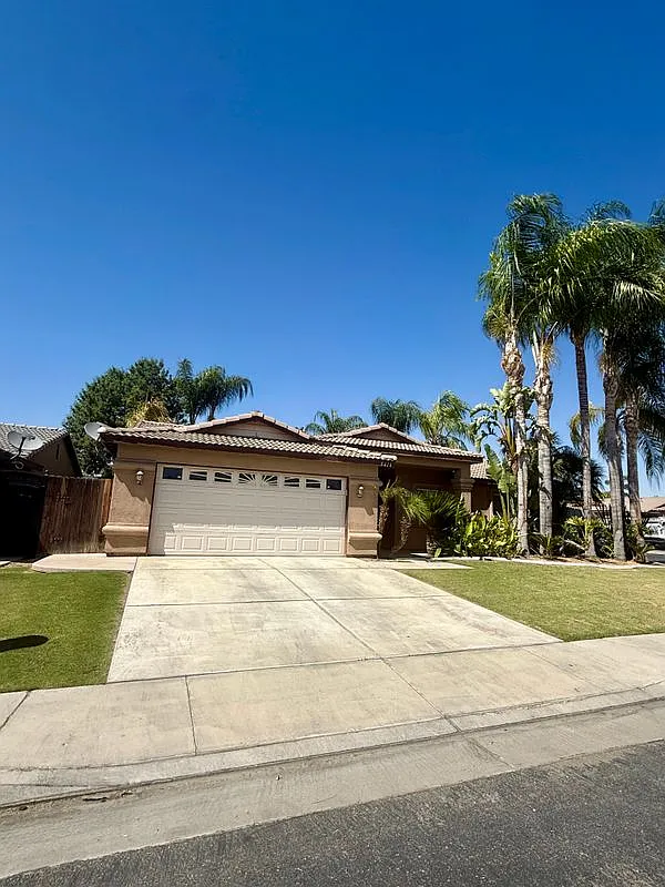 3 bed, 2.0 bath, 1608 sqft, $2,100 — Photo 1