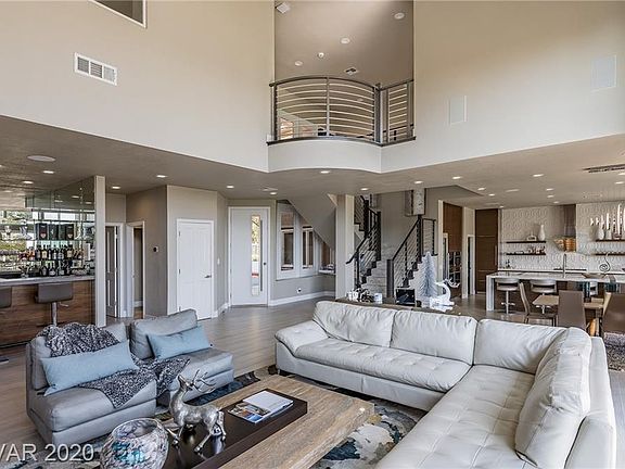 3rd image of 8130 Castle Pines Ave