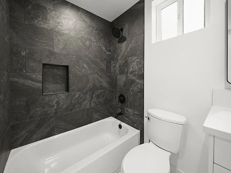 Luxury 2 and 3 Bed Townhomes with Covered Parking! — Photo 6