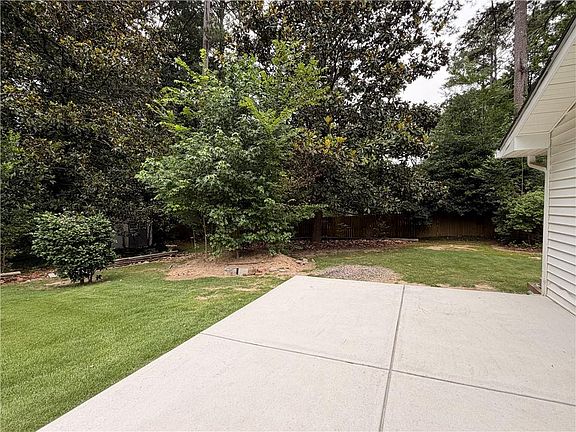 3rd image of 3284 Embry Cir