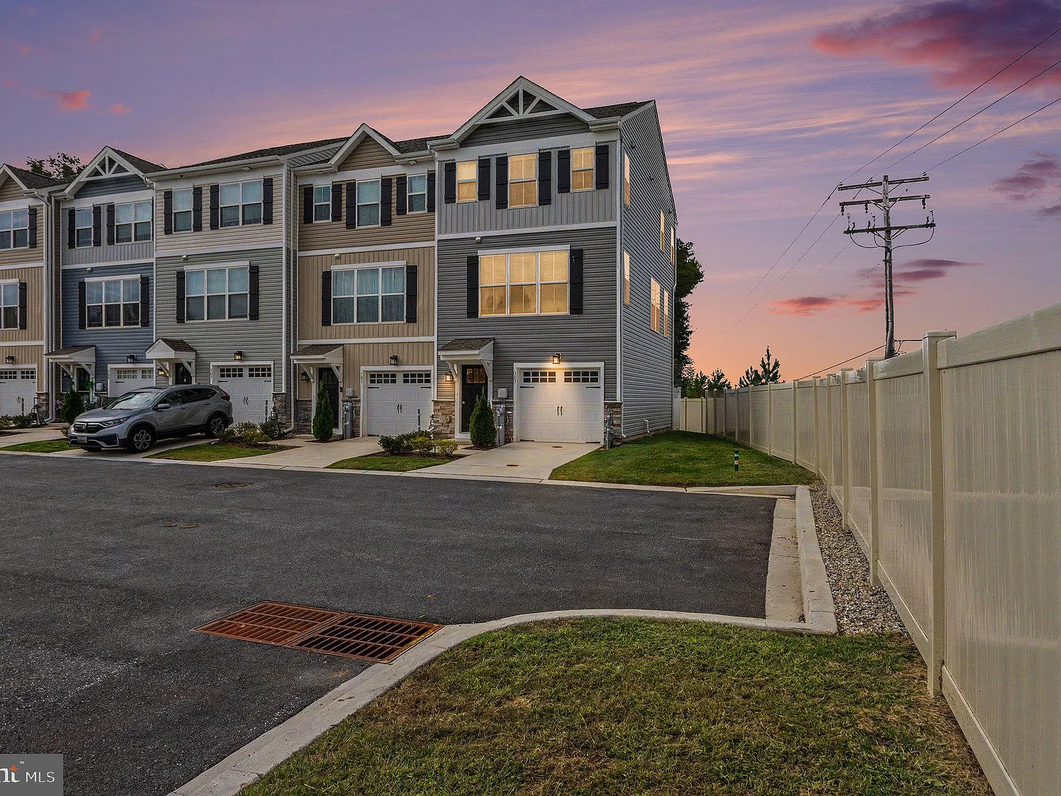 2 bed, 2.5 bath, 1473 sqft, $2,700 — Photo 1