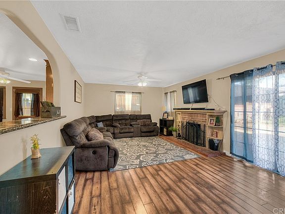 4th image of 20420 Delight St