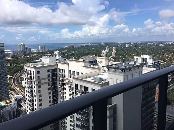 3rd image of 55 SW 9th St APT 3905