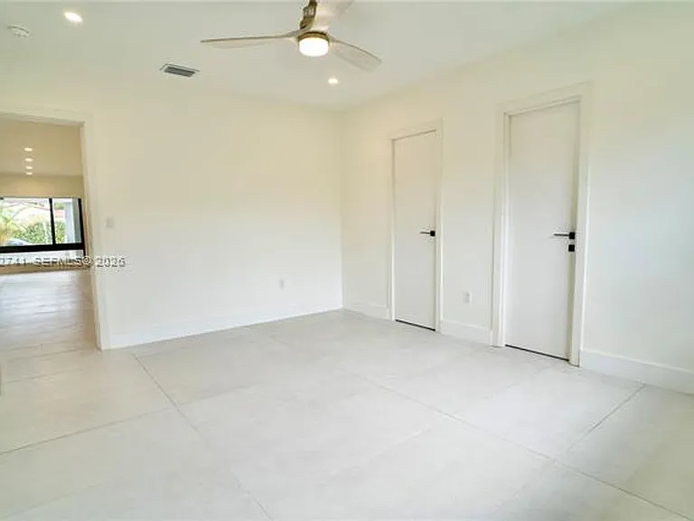 8811 Carlyle Ave — Photo 30