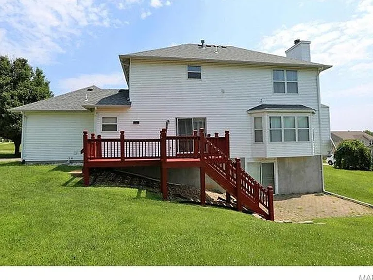 1862 Summitview Dr — Photo 2