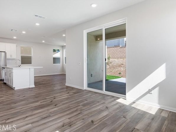 7213 Paul Green Dr, Highland, CA 92346