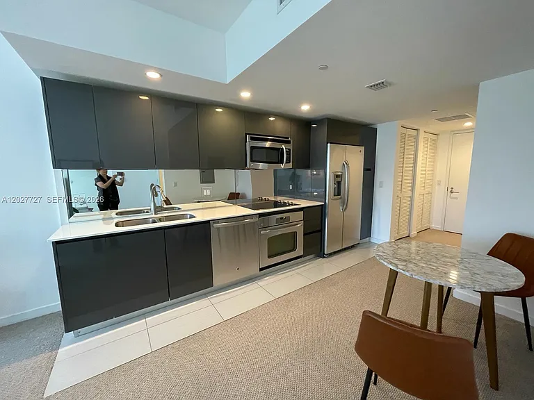 31 SE 6th St #505 — Photo 3
