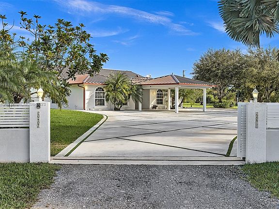4th image of 20407 SW 226th St