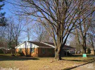102 E Cloverdale Dr, Brinkley, AR 72021