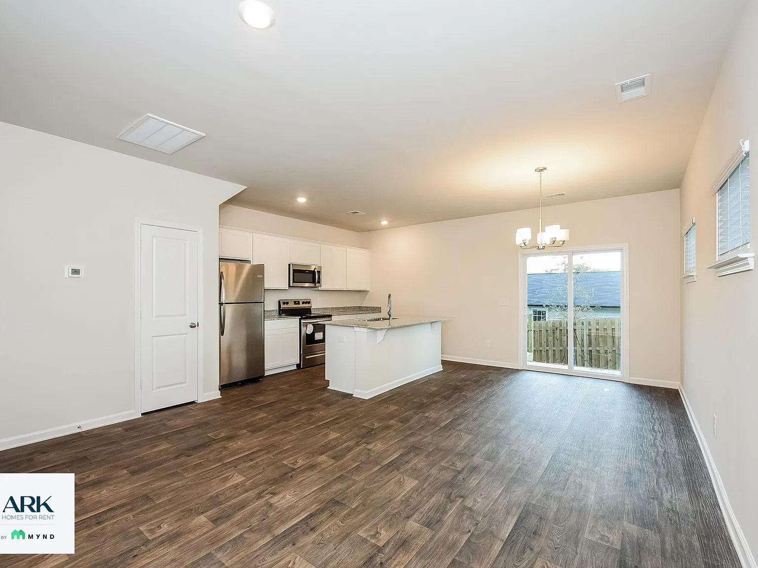 2 bed, 2.5 bath, 1428 sqft, $1,635 — Photo 2