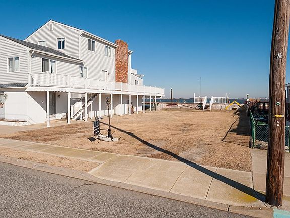 3rd image of 733 W Poplar Ave