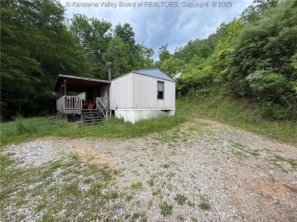 58 Stout Crk, Branchland, WV 25506