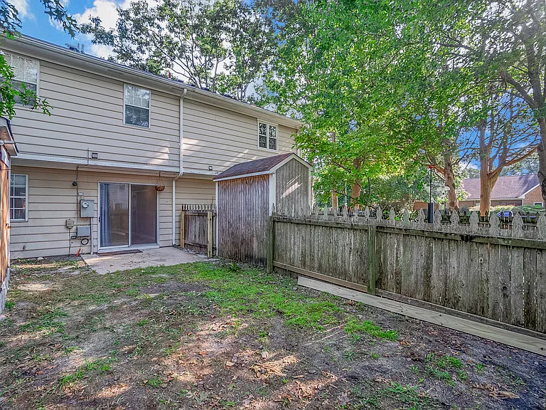 945 Captains Ct — Photo 32