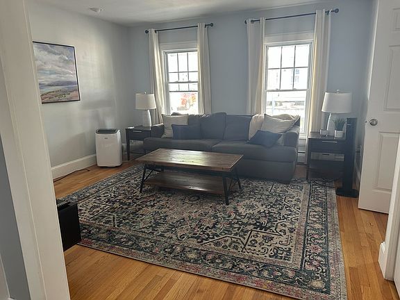 5th image of 25 Warren St