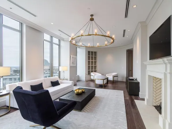 3376 Peachtree Rd NE, Atlanta, GA