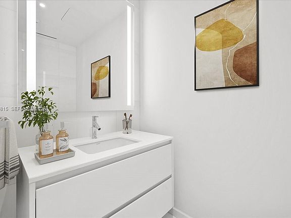 2nd image of 300 Biscayne Boulevard Way #1106E