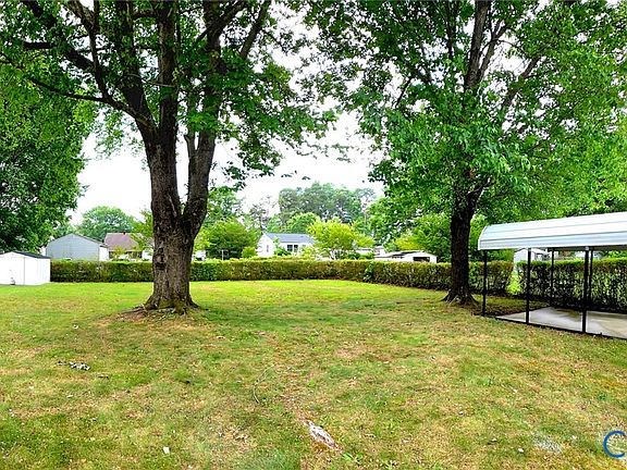 3rd image of 426 Holly Hill Dr