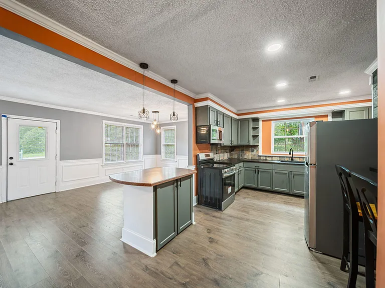 438 E Charlotte Ave #1 — Photo 5