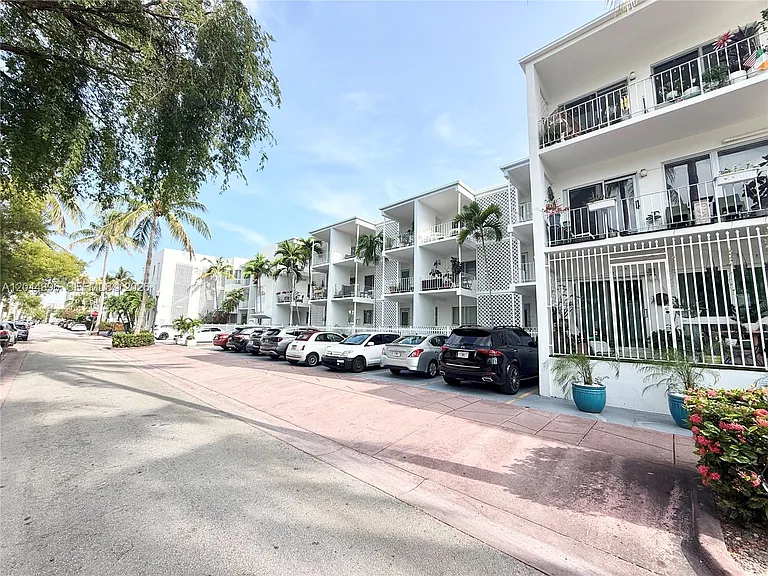 641 Espanola Way #17 — Photo 19
