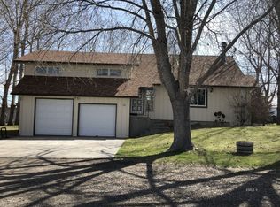 16 Orchard St, Hysham, MT 59038