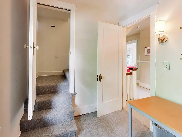2624 Thayer St — Photo 32