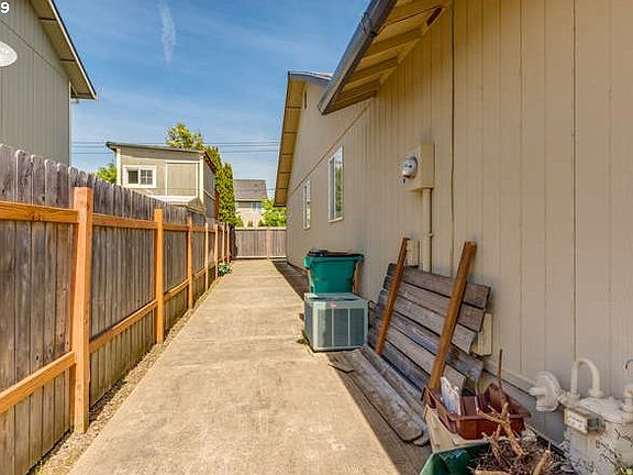 4th image of 110 NE 148th St