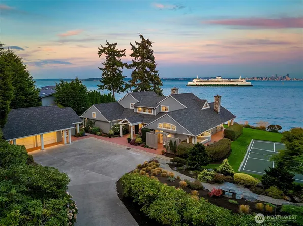 5216 Rockaway Beach Road NE, Bainbridge Island, WA 98110