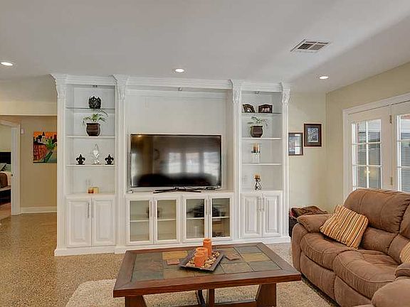 4th image of 1654 Burbank Dr