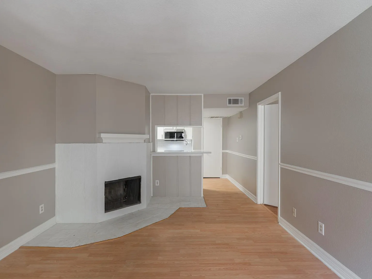 1 bed, 1.0 bath, 598 sqft, $1,075 — Photo 3