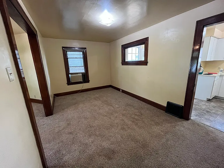 1427 S Linden Ave — Photo 4