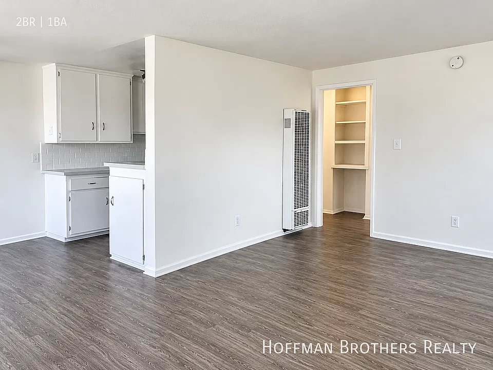 5642 S La Brea Ave #14A