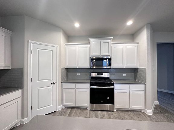 4th image of 1049 Kirkham Way
