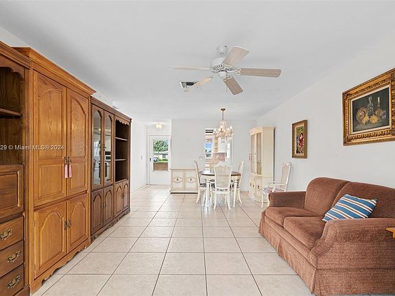 4th image of 2857 Ashley Dr W APT A