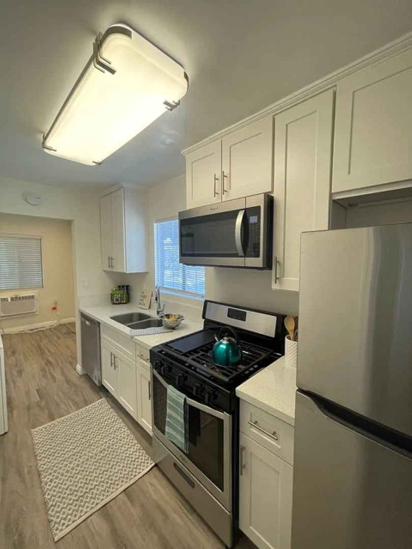 1414 S Campbell Ave. — Photo 2