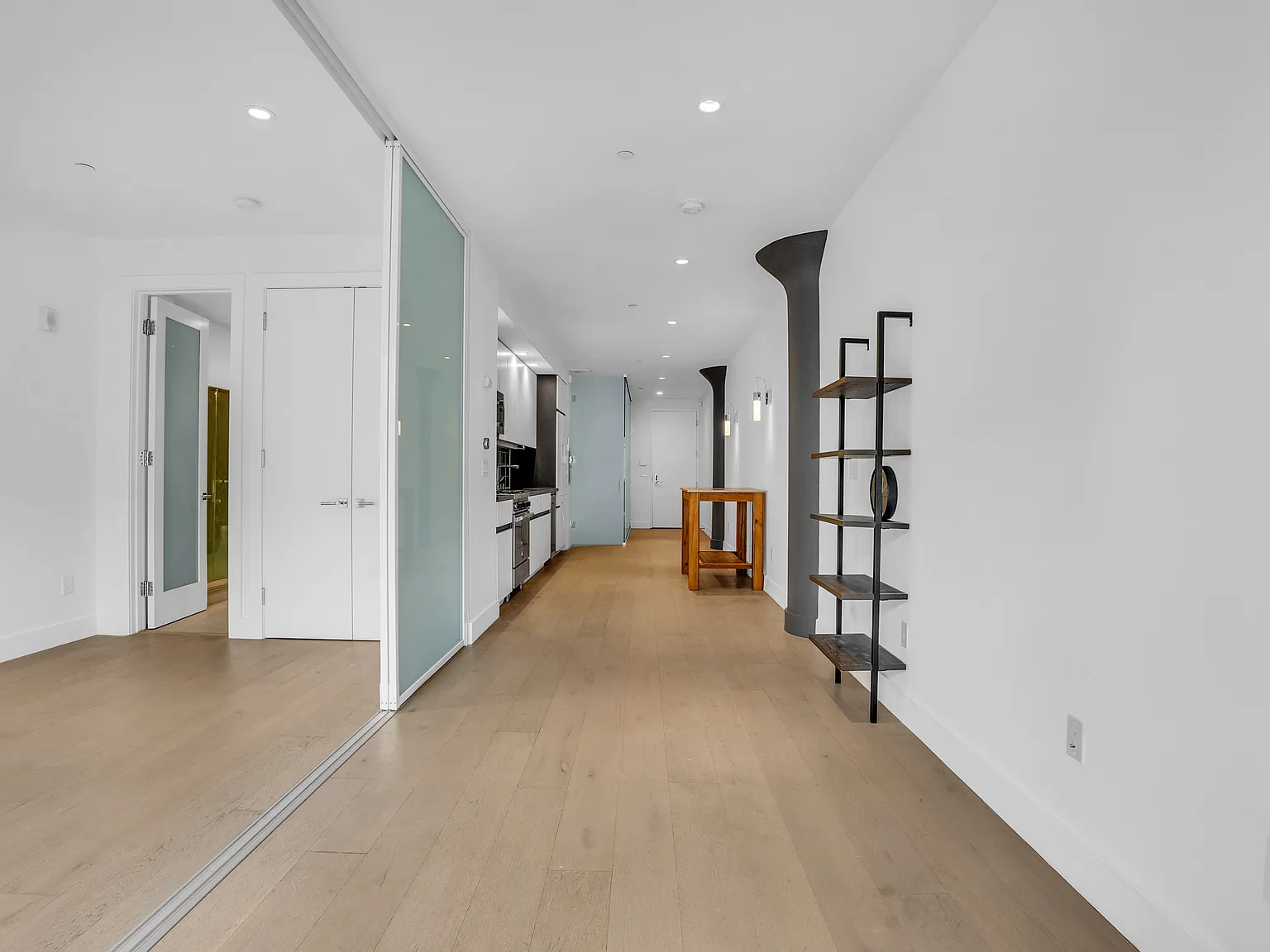 1 bed, 779 sqft, $3,900 — Photo 2