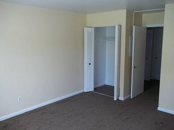 Large Bedroom w/Closet