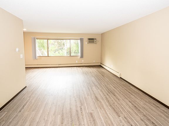 5th image of 1304 Saint Clair Ave #302