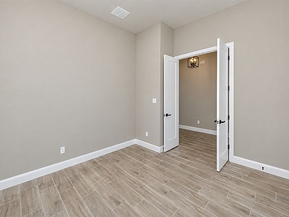 5th image of 128 Aslan Rd