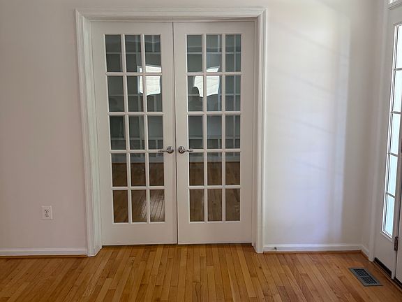 2nd image of 11514 Amherst Ave