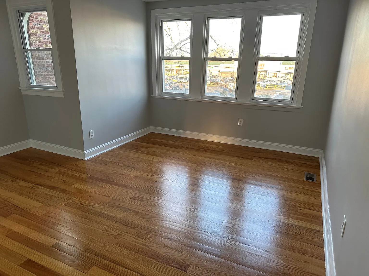 3 bed, 1200 sqft, $1,950 — Photo 2