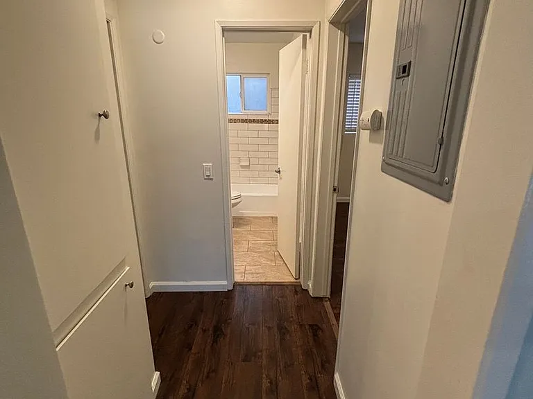 825 S 6th St — Photo 11