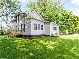 350 S Hickory St, Waterman, IL 60556