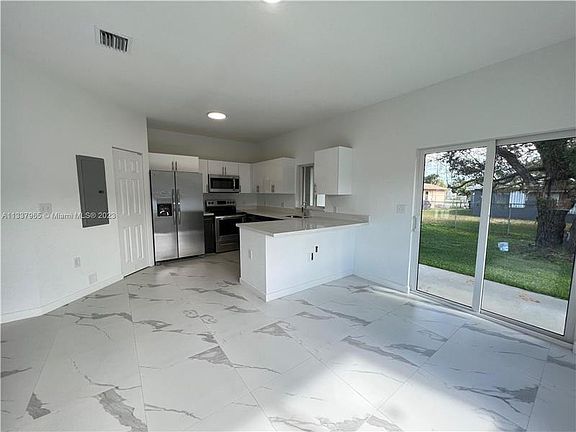 4th image of 436 NW 14th Way