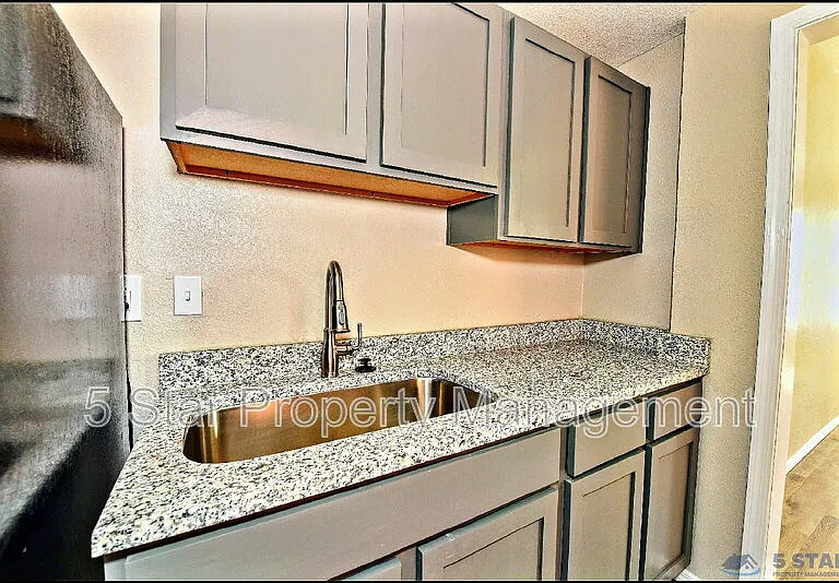 615 Arizona Ave #2 — Photo 17