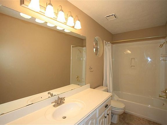 2nd image of 808 Essex Dr