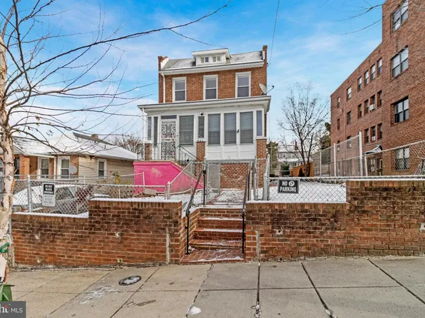 921 48th St NE, Washington, DC 20019