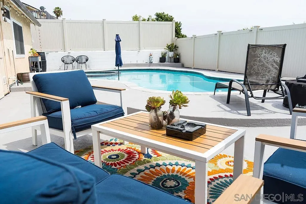 3 bed, 2.0 bath, 1196 sqft, $4,100 — Photo 3